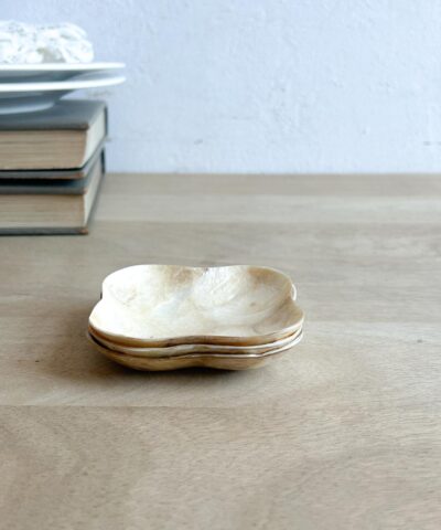 Platillo de nácar cuadrado