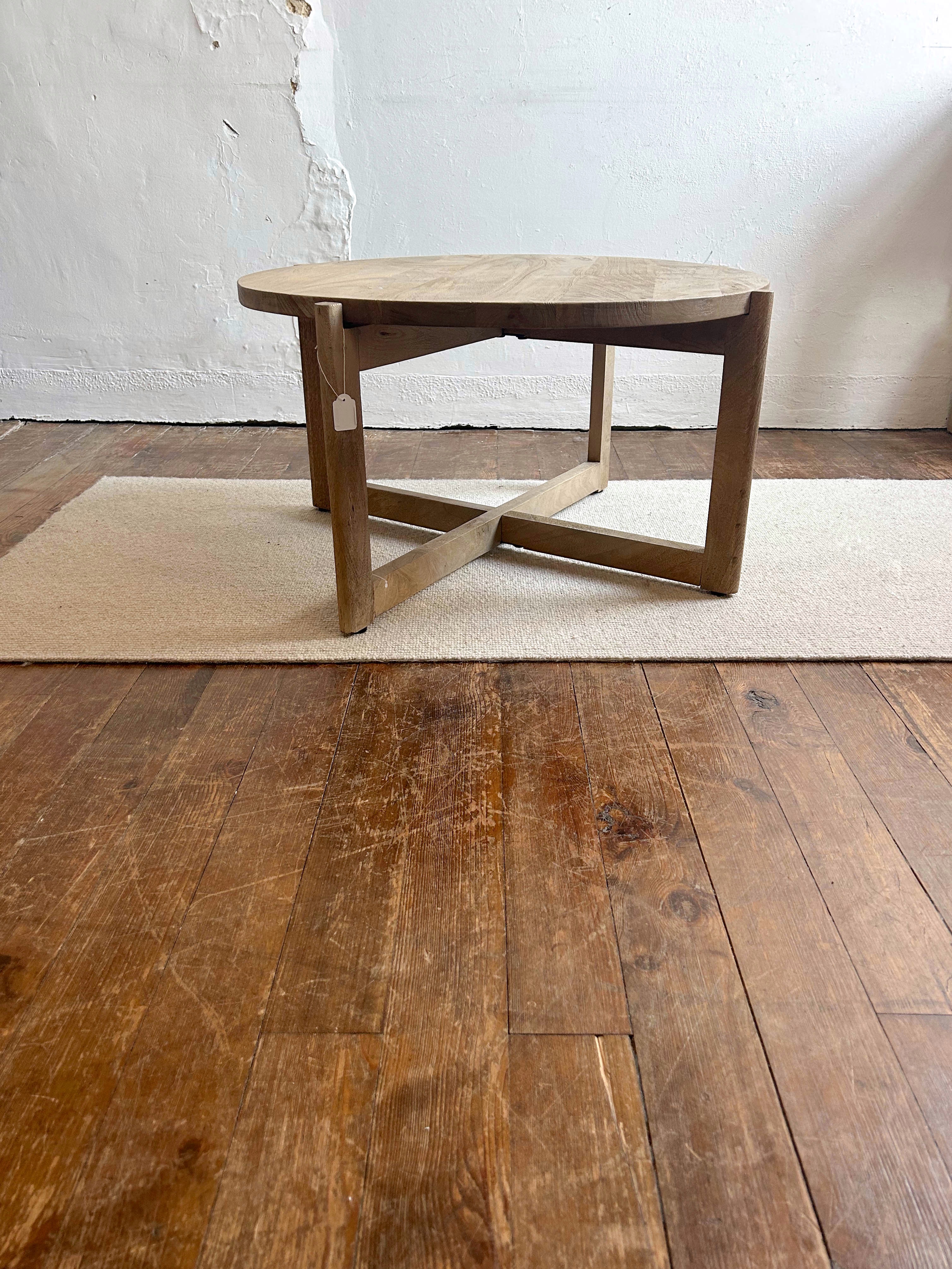 Mesa baja de madera