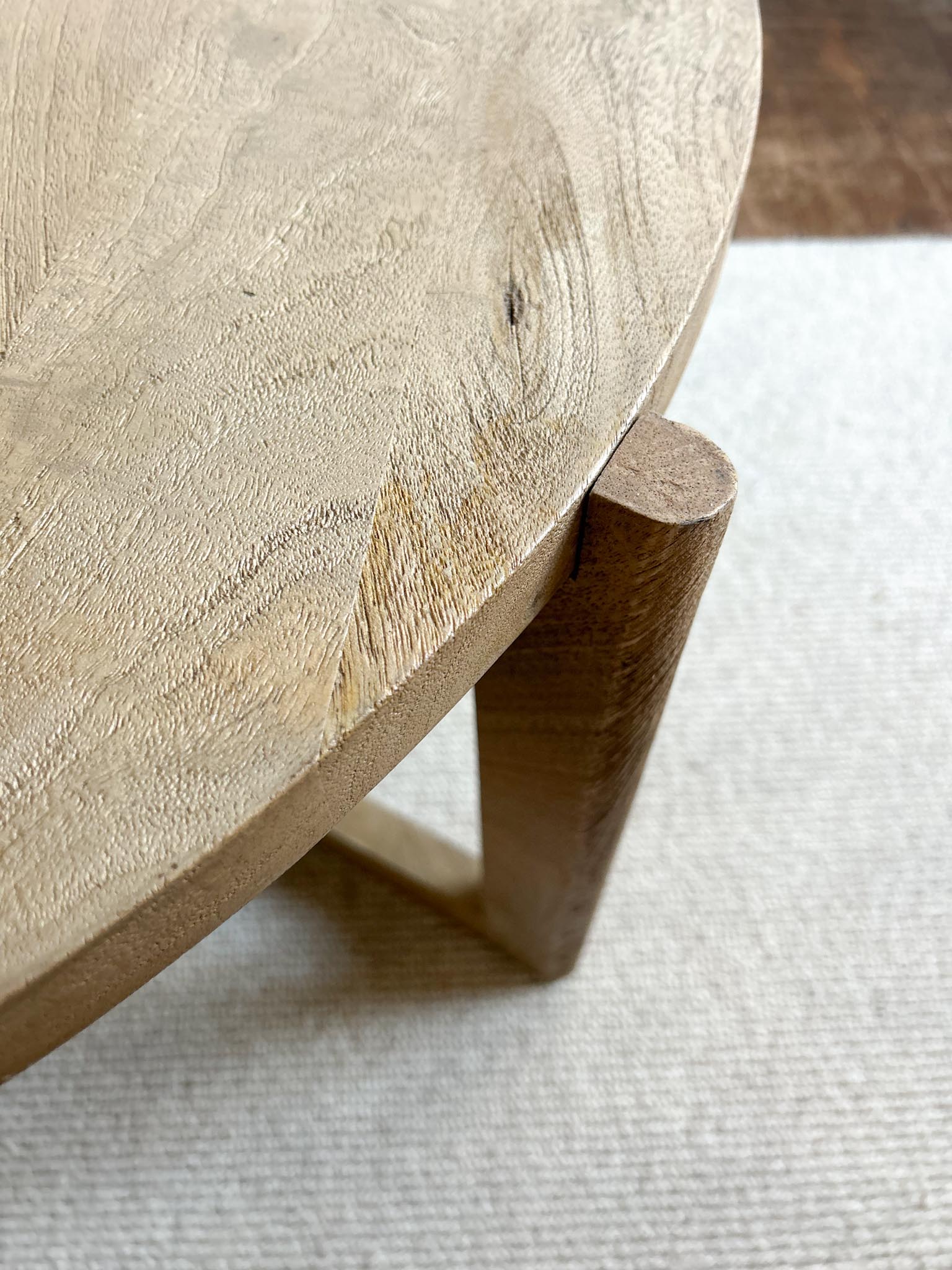 Mesa baja en madera de mango