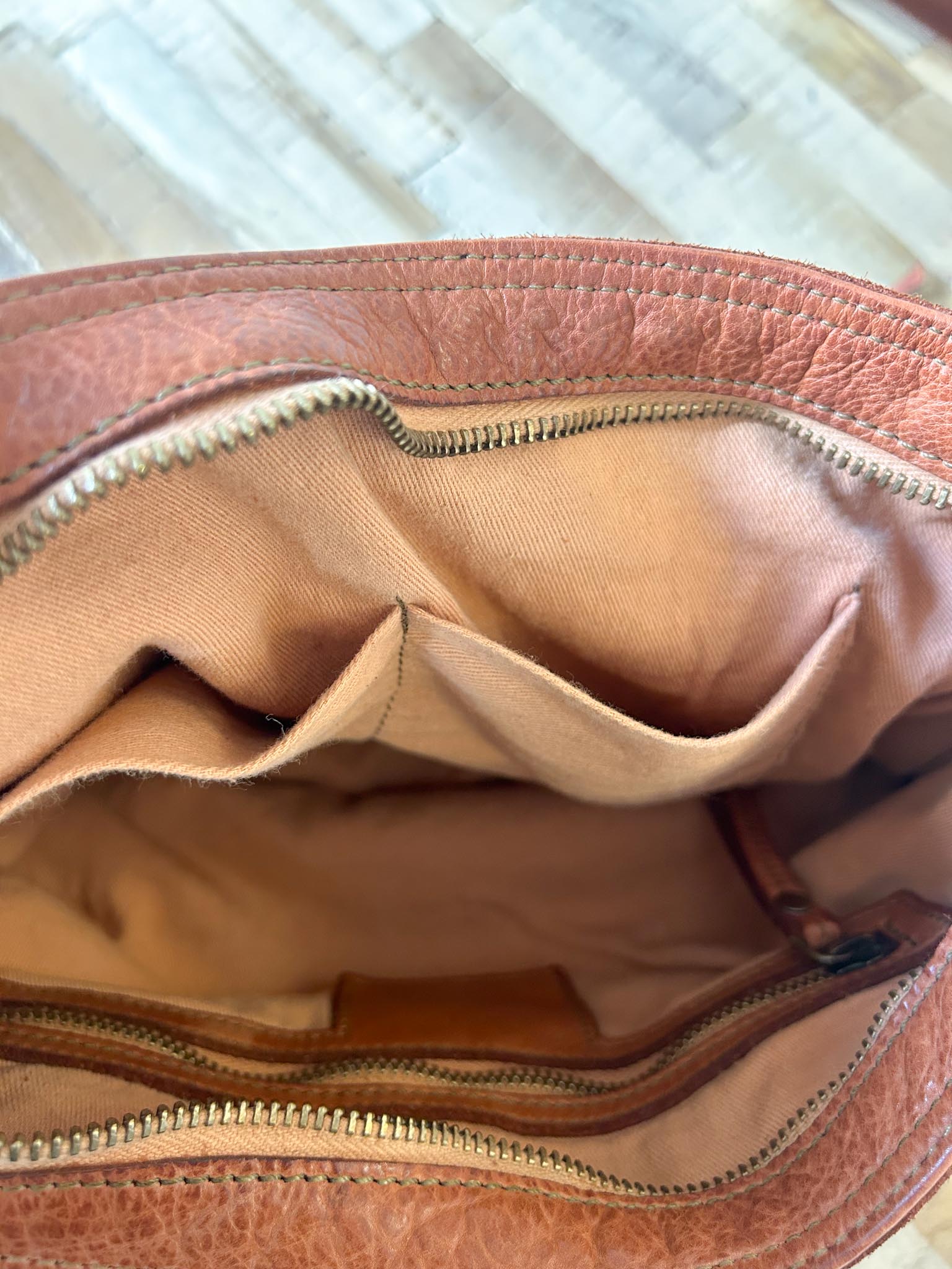 Bolso de cuero marrón