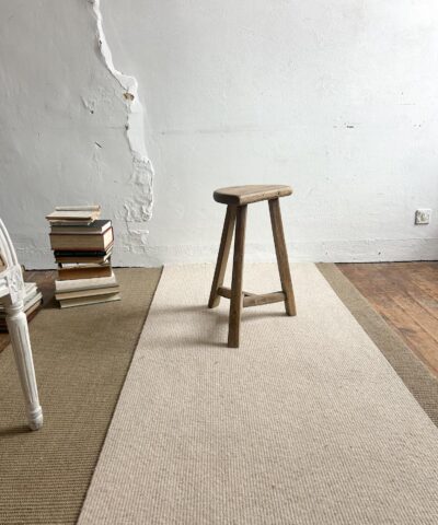 Taburete semiredondo madera