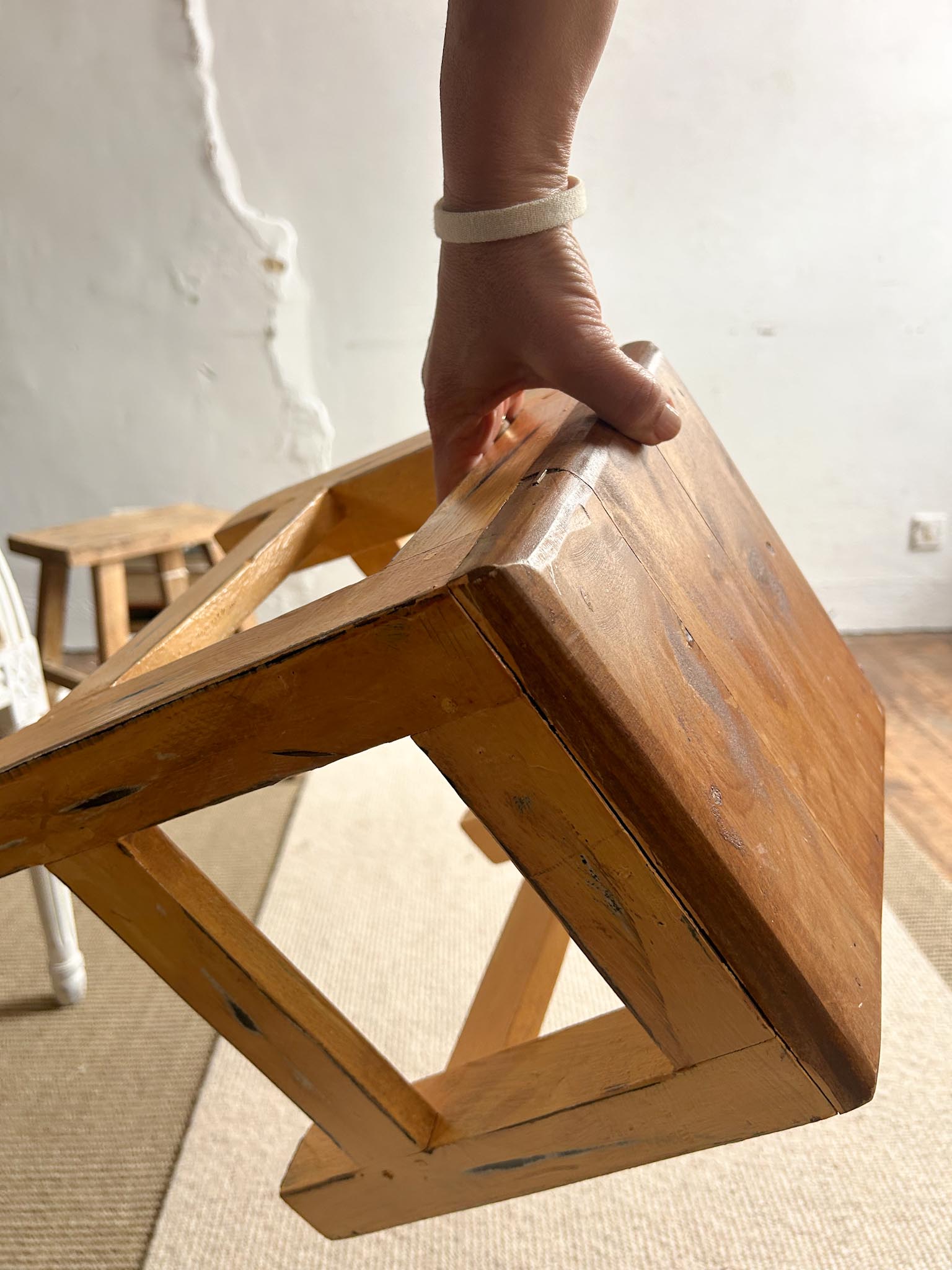 Taburete de madera maciza