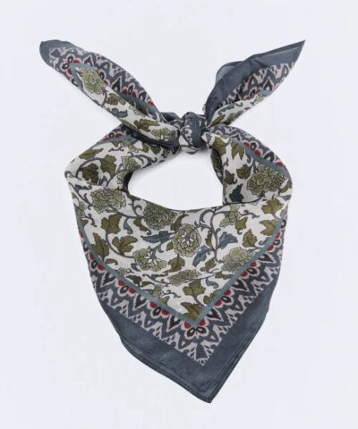 Pañuelo de seda estampado en flores