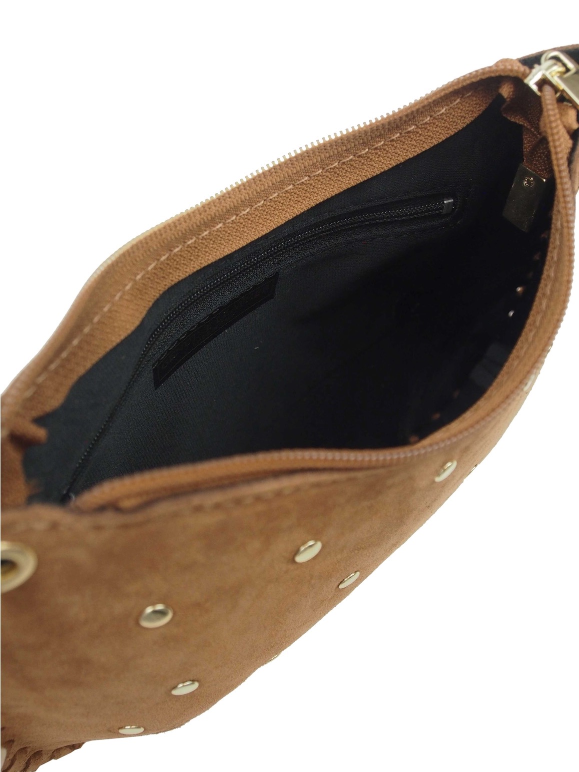 Bolso de piel con tachuelas