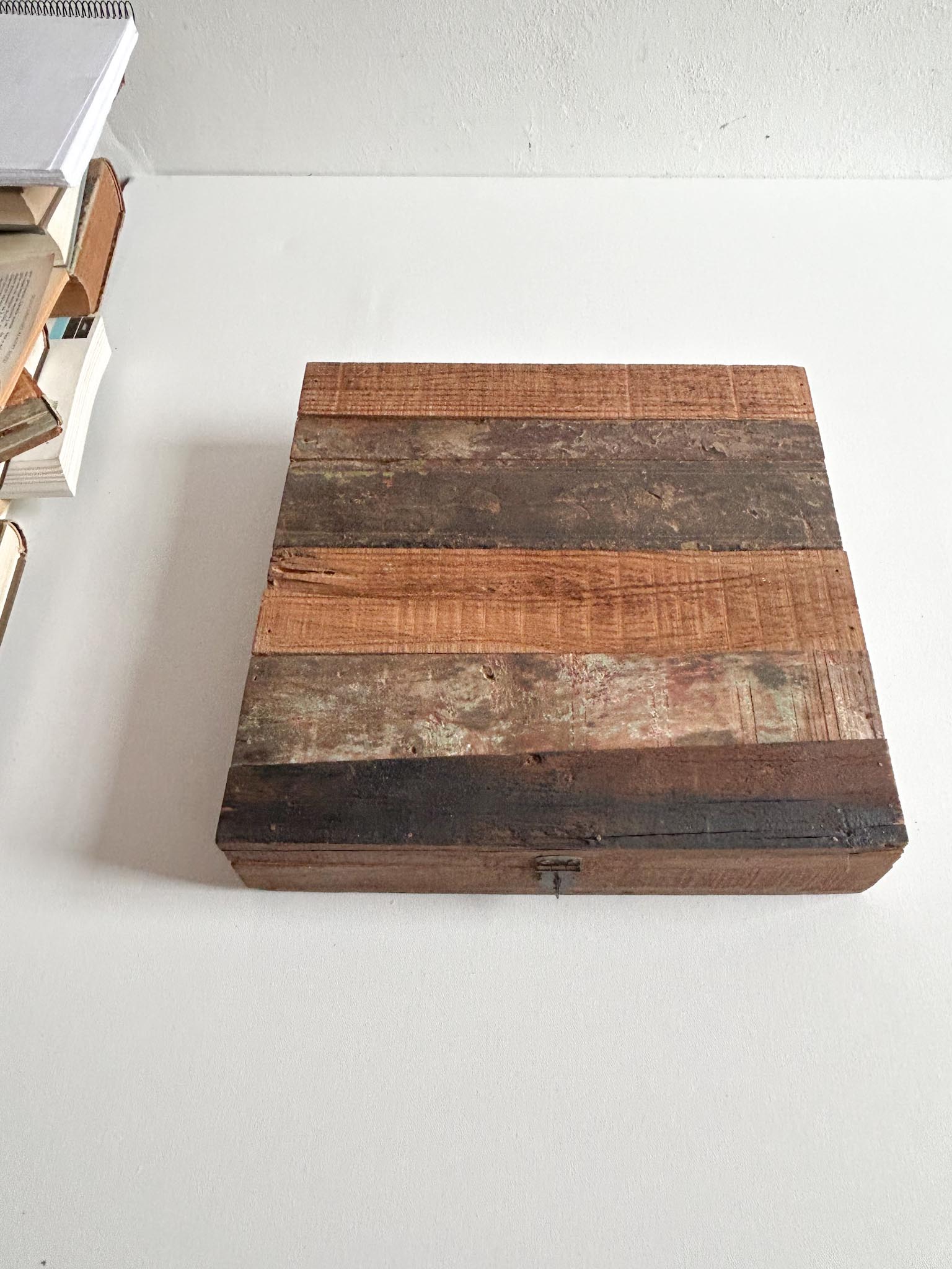 Caja especial de maderas antigua