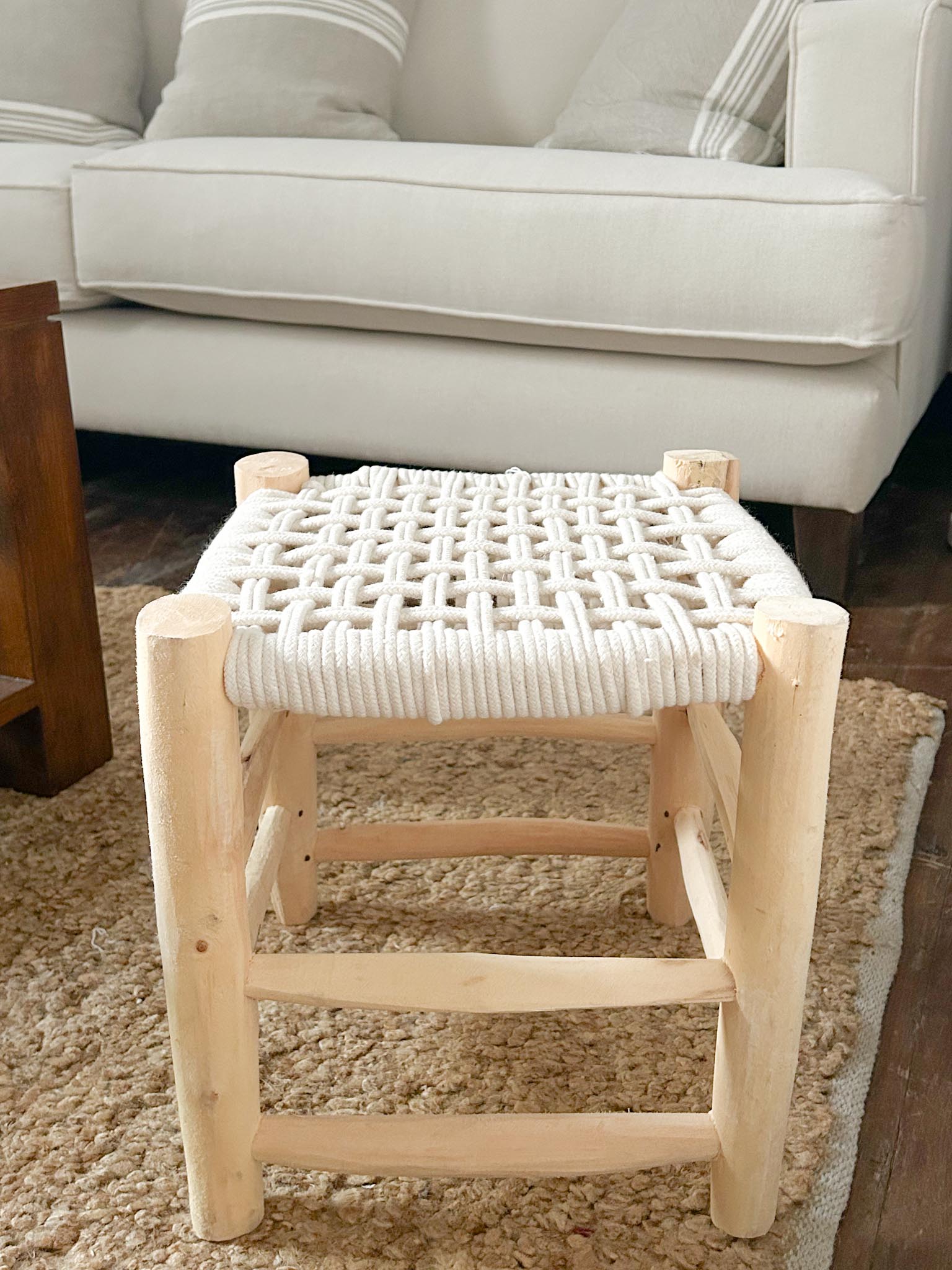 Reposapiés de madera y algodón