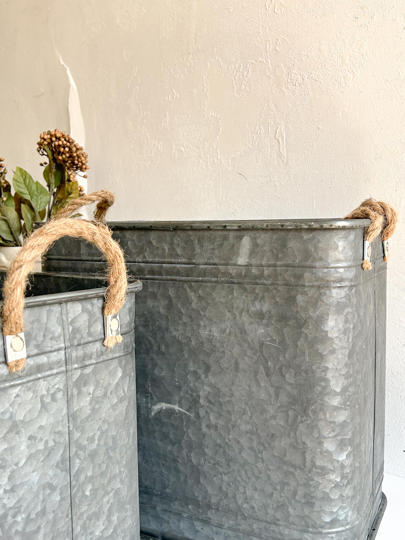 Cubo metálico decoración